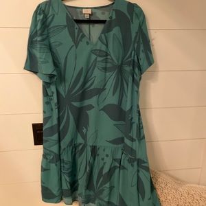 Green Hawaiian print dress